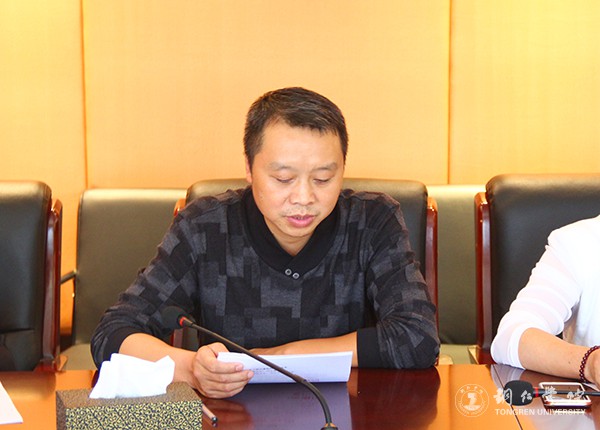 5党委组织部长、第二届关工委成员张成勇宣读文件.jpg