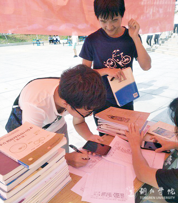 kaiyun官网图书馆开展2017届毕业生捐书活动