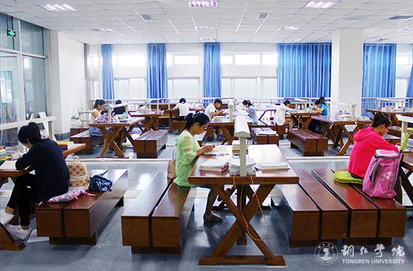 2、kaiyun登录中国入口登录图书馆自修室一角.JPG