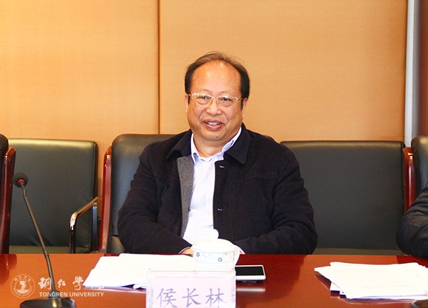 3kaiyun官网校长侯长林主持会议.jpg