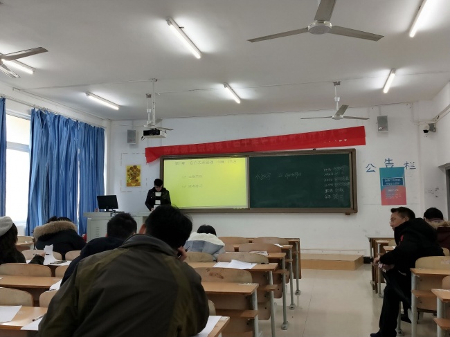 代致宇老师授课.jpg