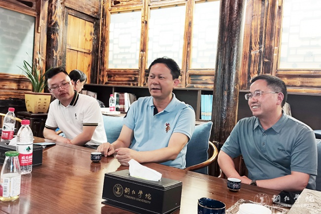 张继焦做讲座.jpg