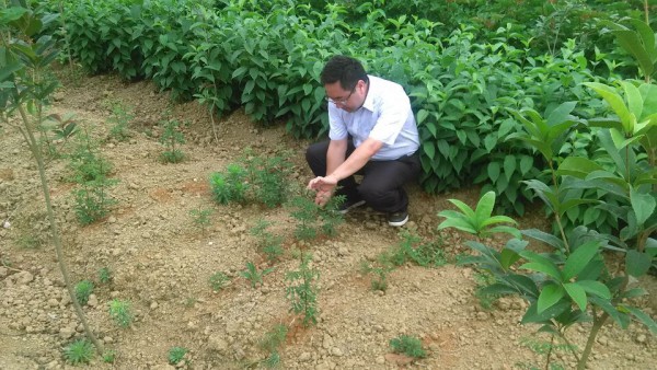李建新书记视察基地.jpg