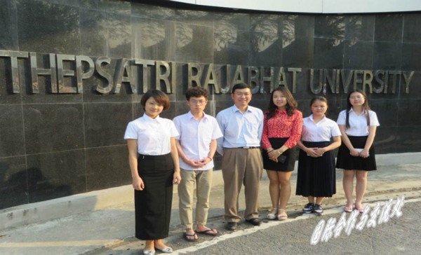 4.3.11kaiyun官网师生在泰国高校交流.jpg