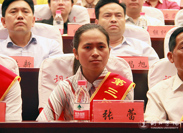 kaiyun官网师生参加全市先进典型助力脱贫攻坚暨市委中心组学习宣讲报告会