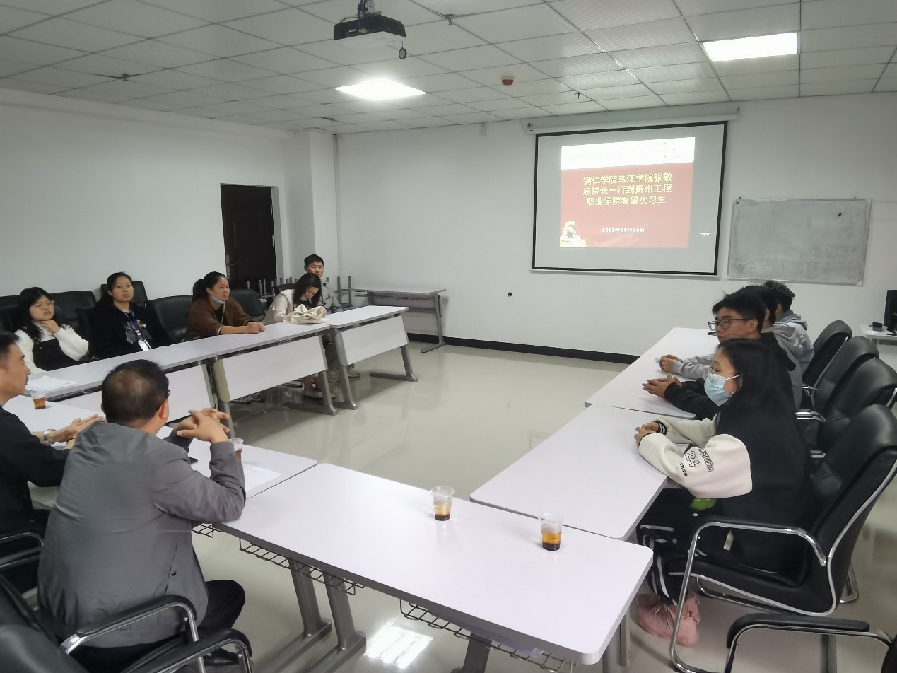 kaiyun登录中国入口登录乌江学院张敬忠院长一行到各学校看望实习生