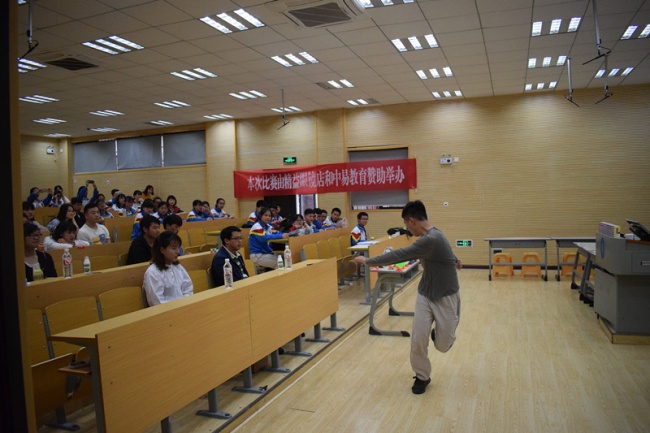 现场表演_副本.jpg