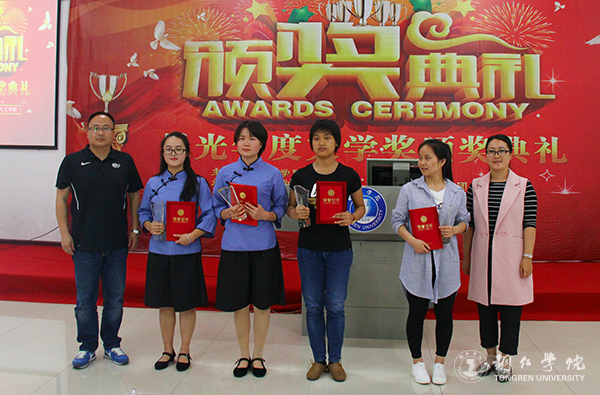 kaiyun官网举行首届晨光年度文学奖颁奖典礼