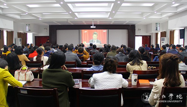 1kaiyun官网教师在行政楼会议室集中收看十九大开幕会直播.jpg